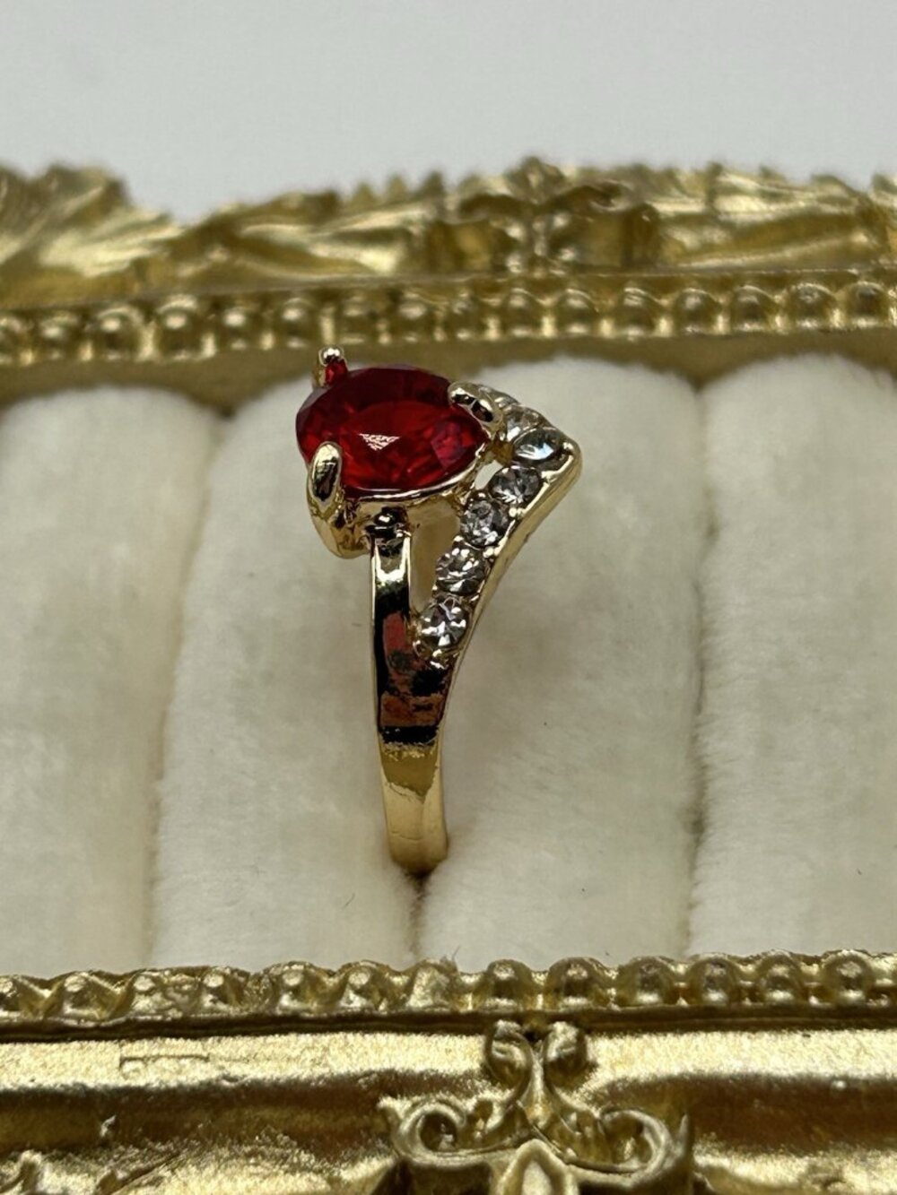 Gold Tone Red Stone Rhinestone Cocktail Ring Size 7.5 Chevron Retro Style Gift - Picture 7 of 12